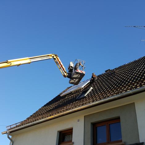 Installation de panneaux solaires par nos équipes techniques