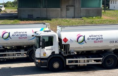 Camion distribution fioul GNR gasoil Schilt Énergies